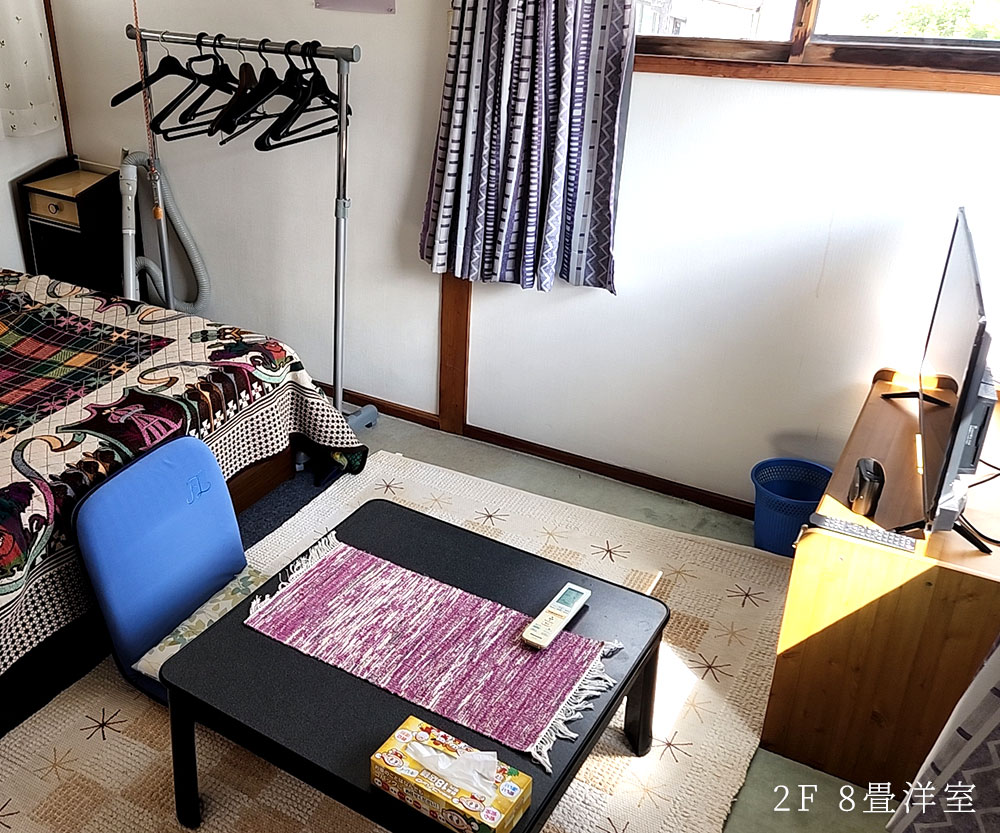 2F 8畳洋室